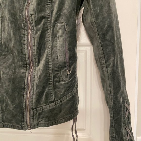 BNCI by Blanc Noir, Asymmetrical Velvet Moto Jacket with Laced Sleeves, NWT, NEW - Picture 3 of 11